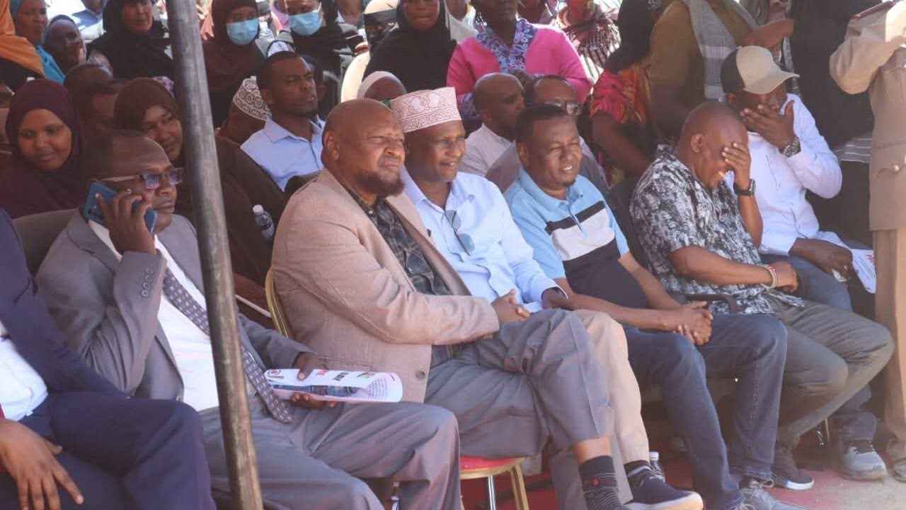 GOVERNOR GUYO LOYALISTS, INCLUDING FORMER GOVERNOR AND SPEAKER, BACK HIS GOVERNMENT