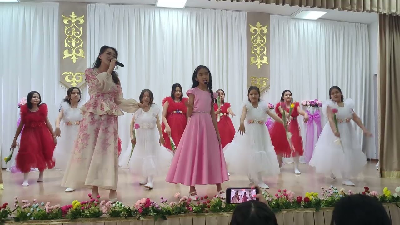 Ана очень трогательно.