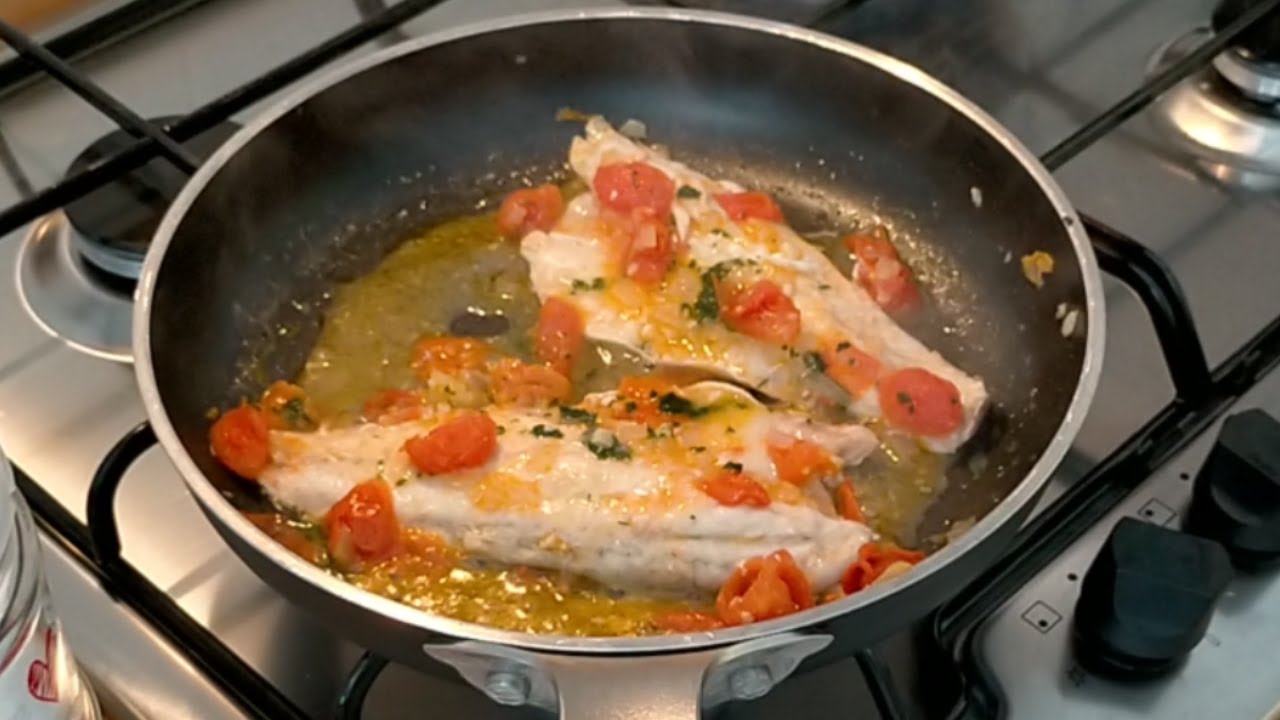 FILETTI DI BRANZINO COTTI IN PADELLA CON POMODORINI!!
