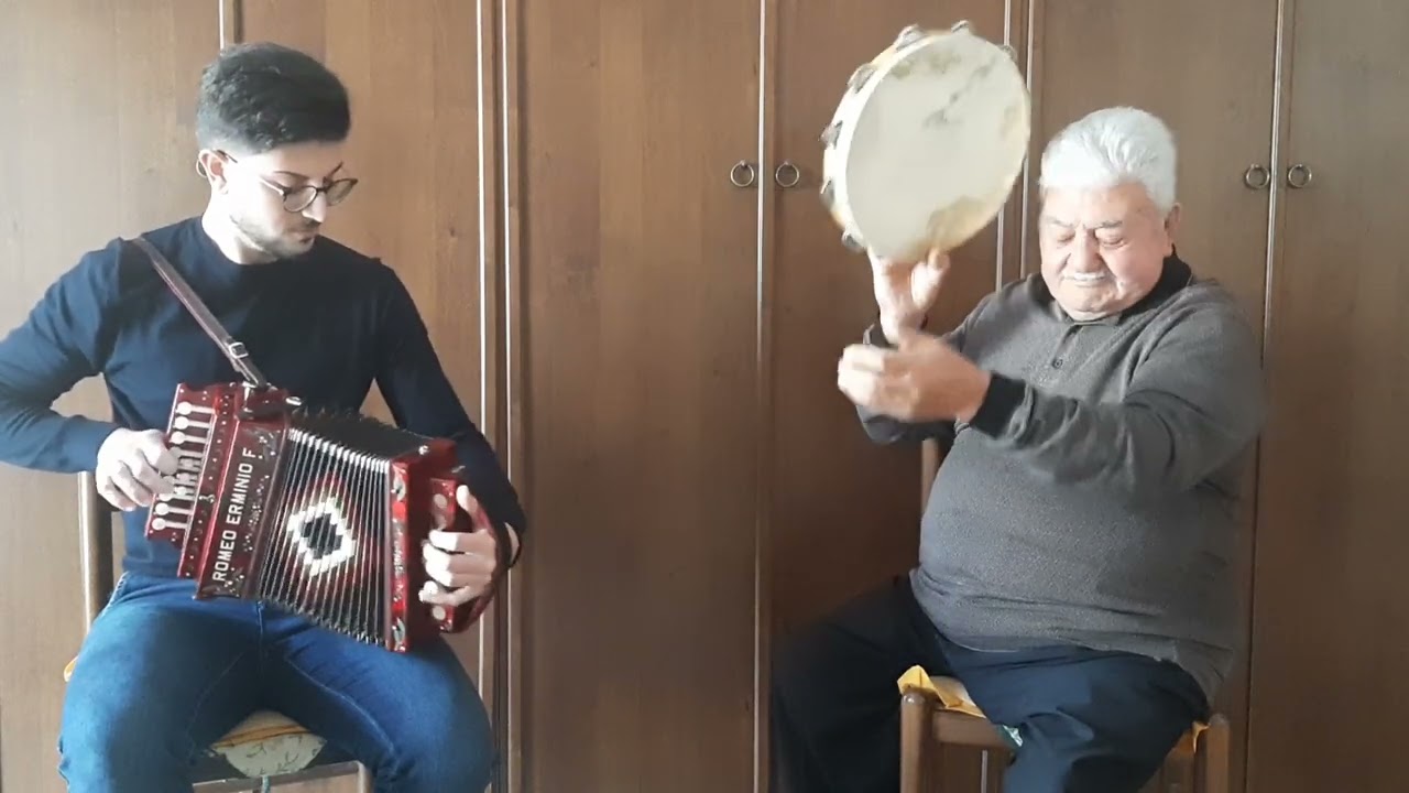 Tarantella organetto e tamburello con nonno Peppe!