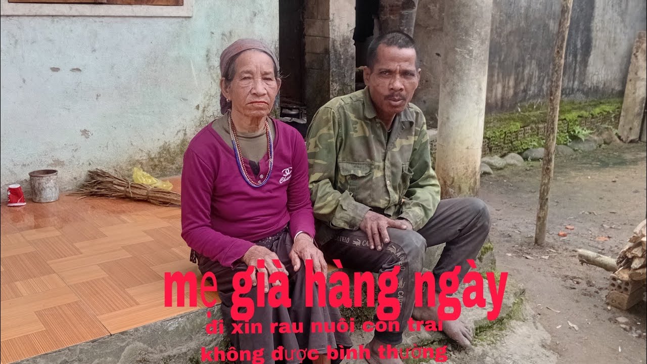 Mẹ già nuôi con trai không bình thường... hàng ngày mẹ già đi xin gạo để ăn