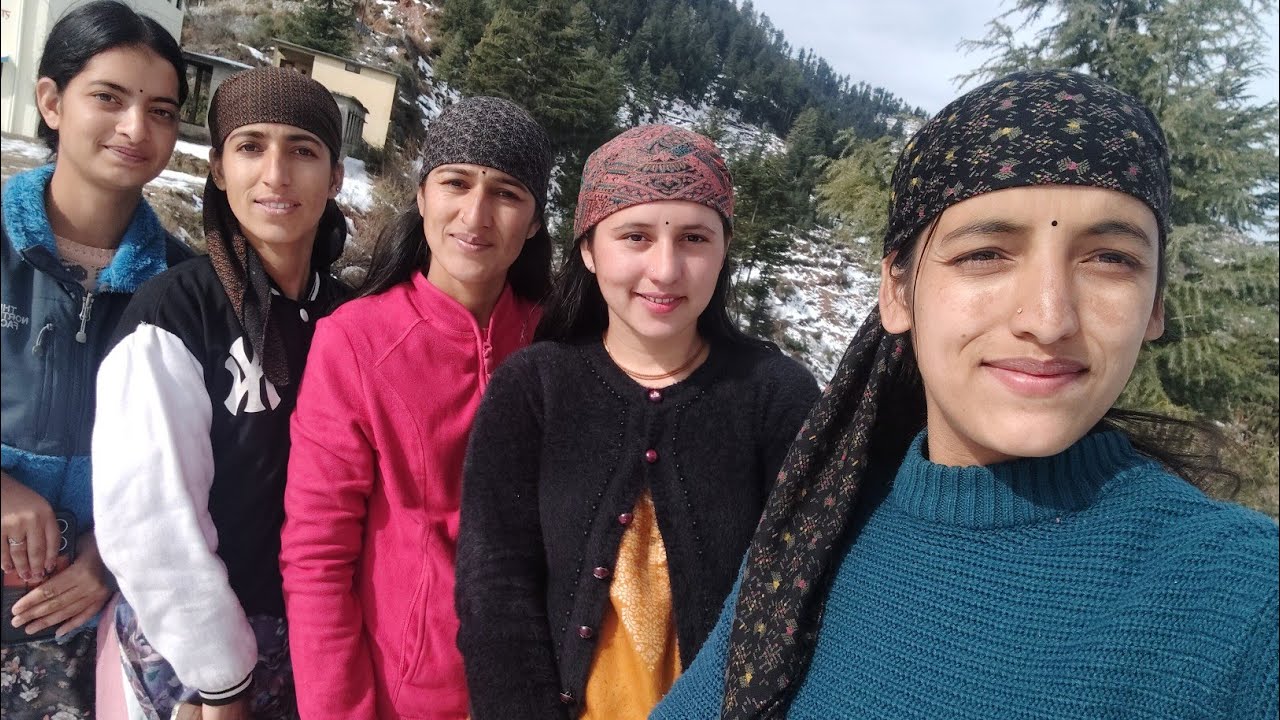 बर्फ़ में किया हमने खूब मस्ती आप लोग भी देखो ☃️🤩🌧️#pahadilifestyle #pahadivlog #snofall #mastivlog 