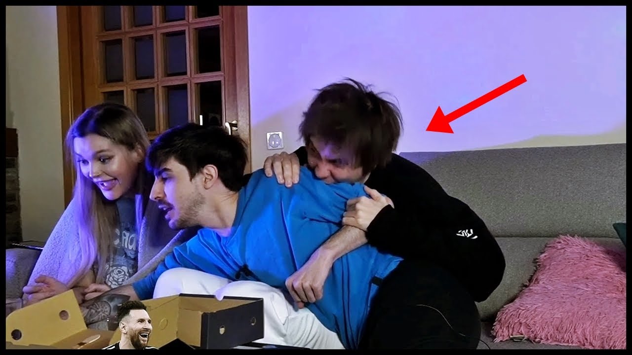 RUBIUS MUERDE A ALEXBY PARA QUE NO APAGUE EL DIRECTO 😂🤣