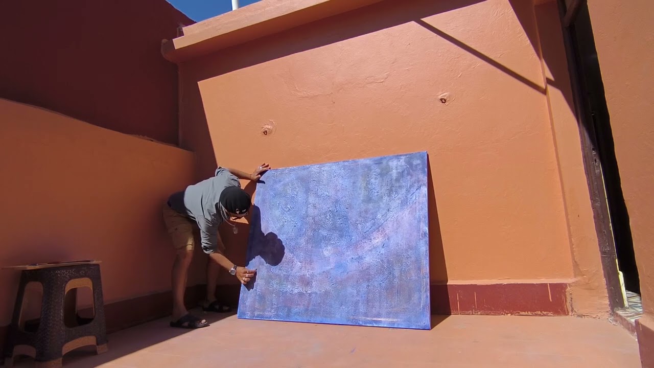 Je danse avec mon tableau à Essaouira Mogador Maroc Mars 2026. Amchir ©