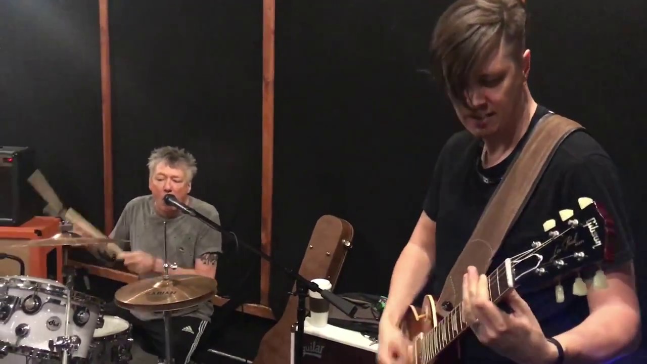 Tease me Please me with James Kottak and Nita Strauss (on bass)