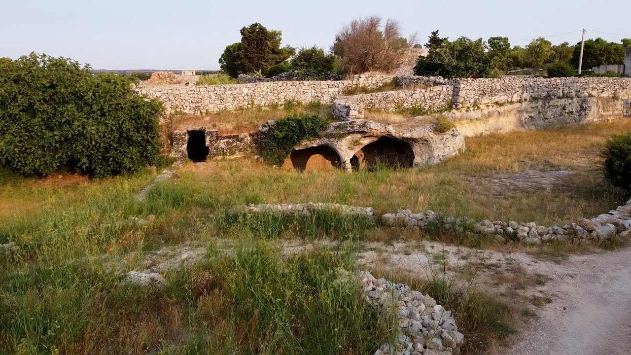 L'INSEDIAMENTO RUPESTRE DI MACURANO