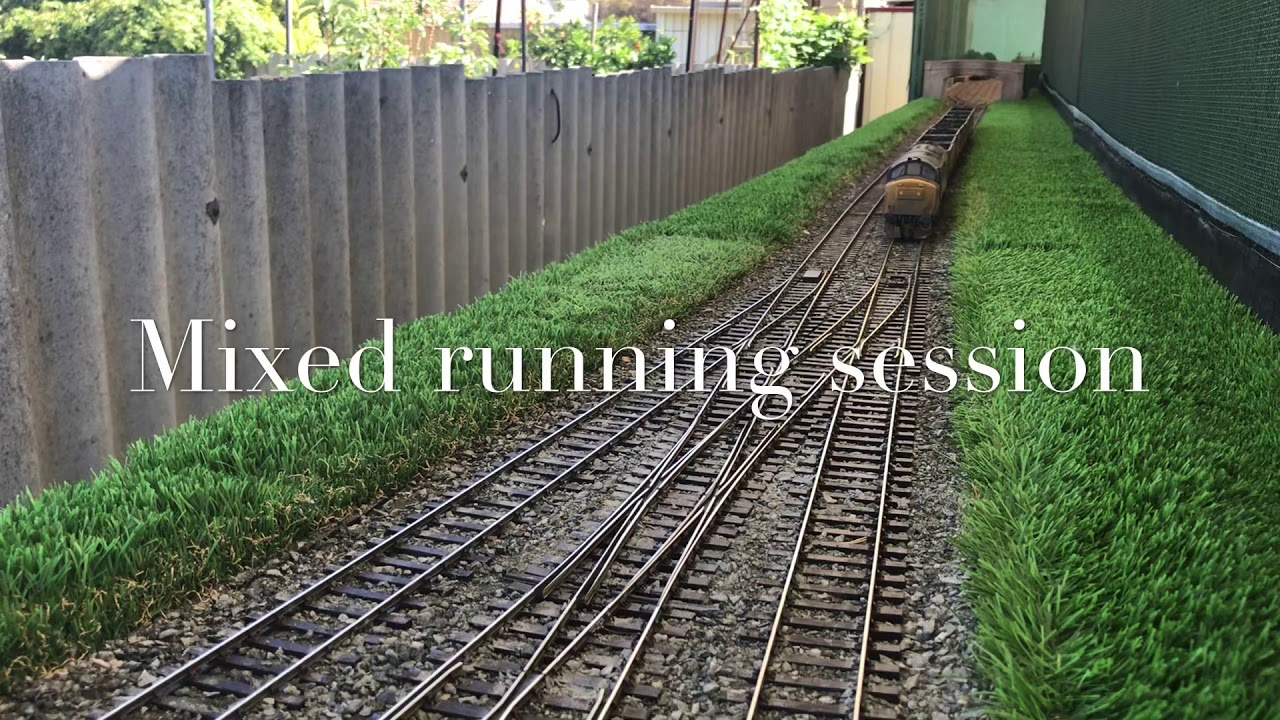 O gauge running session on the garden layout