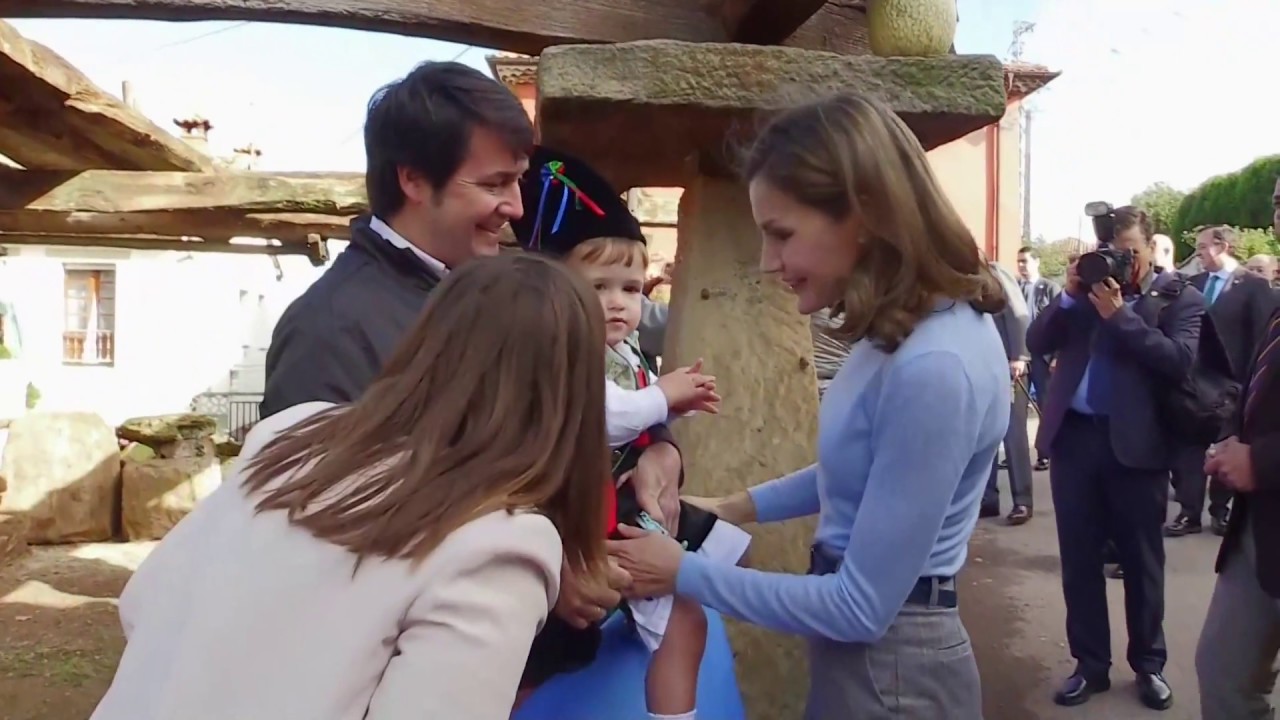 Visita de los Reyes a Poreñu, elegido Pueblo Ejemplar Asturias 2017