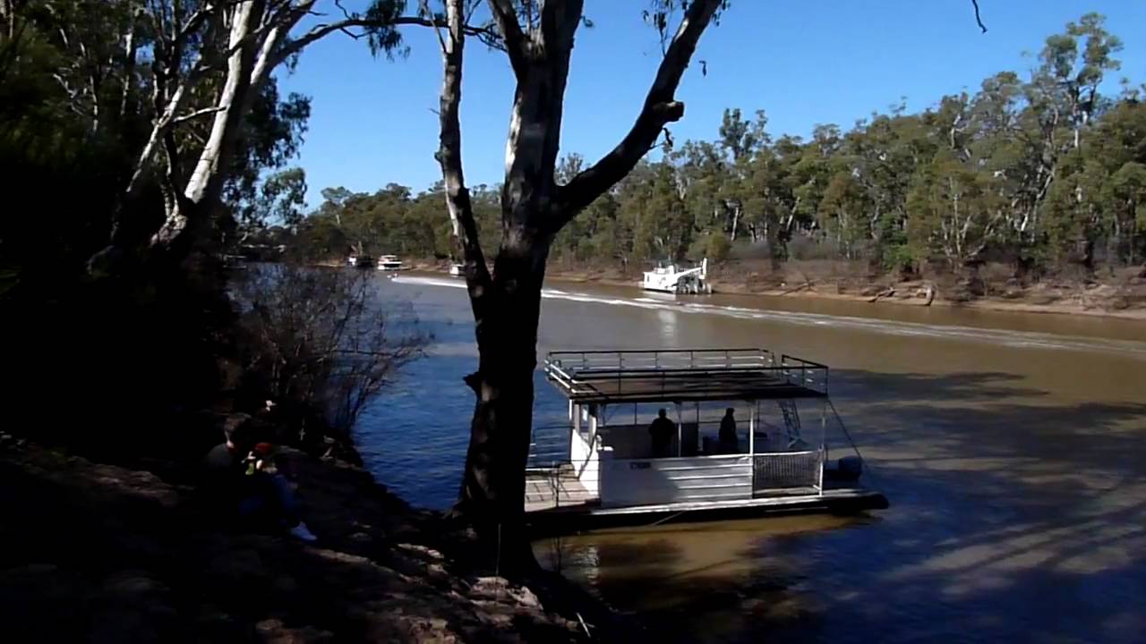 Crazy Heli Pilot following Skiers at Southern 80 Ski Race 2011 Verruckt !!!