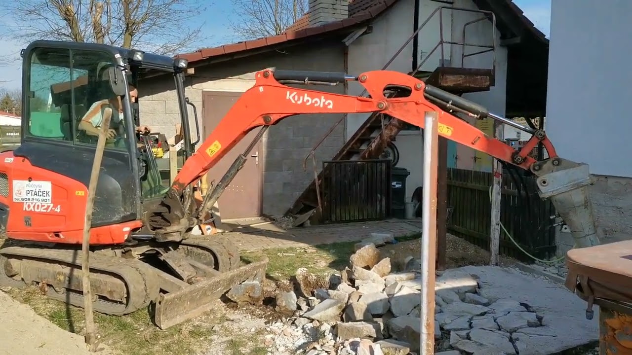 Bourací kladivo Montabert a Kubota KX027-4