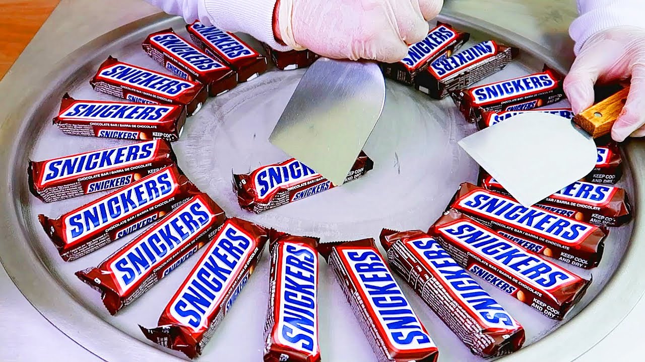 Snickers ice cream rolls - ايس كريم على الصاج بأكبر كمية سنيكرز