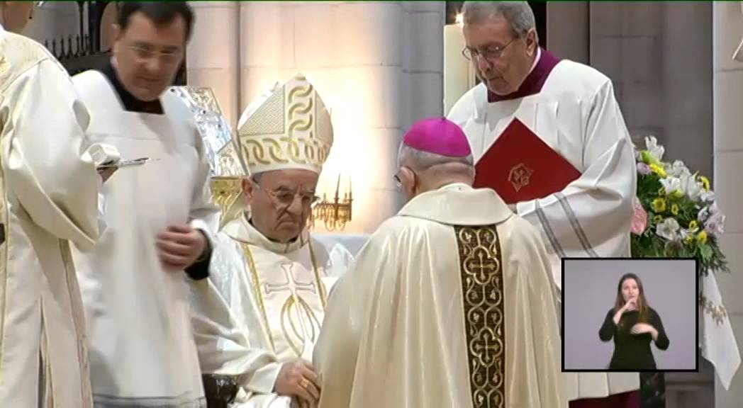 Mons. Osoro recibe el palio arzobispal en la Catedral de la Almudena
