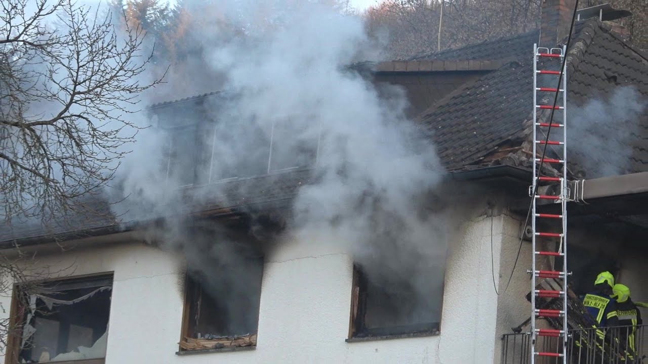 79-Jähriger stirbt bei Wohnhausbrand in Windeck-Altwindeck am 01.04.20