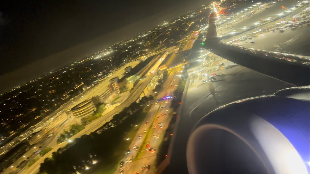 Southwest Boeing 737 MAX 8 Screaming Night Takeoff Chicago Midway Intl. (KMDW)