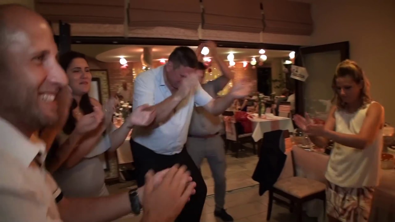 Lakodalom,  mulatós  (Eszter és Attila lagzijában )