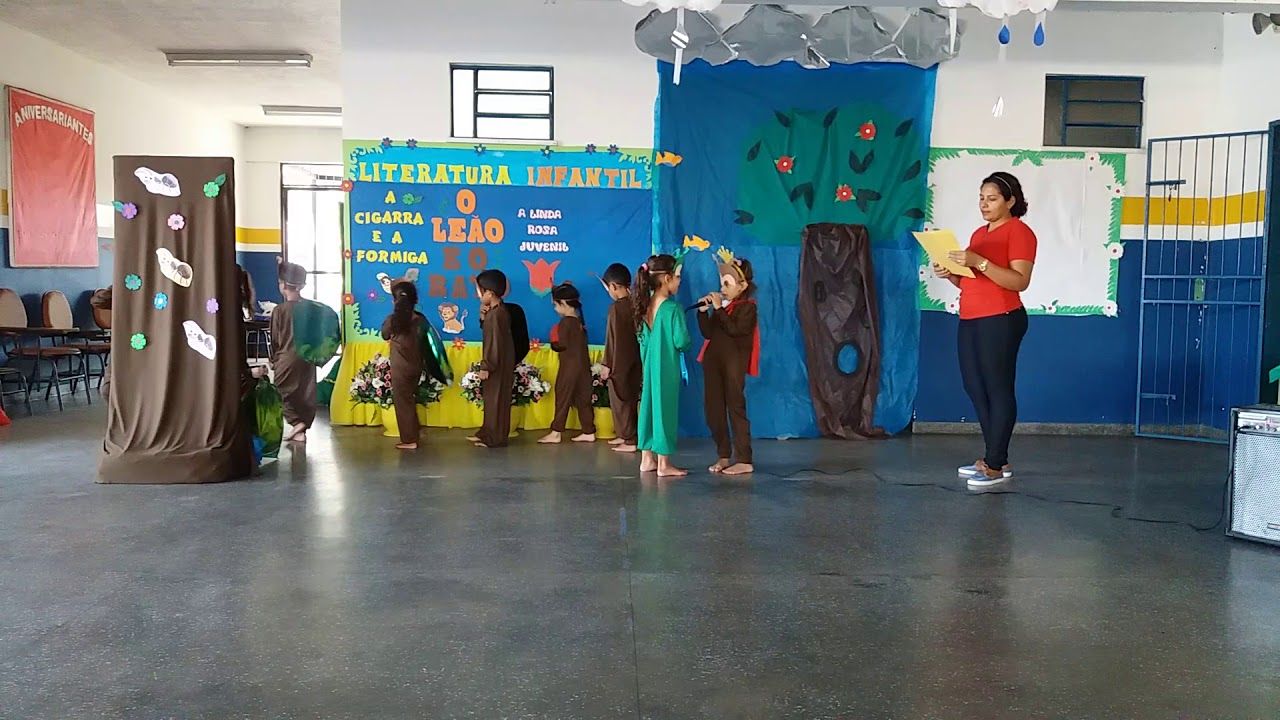 Apresentação a cigarra e a formiga