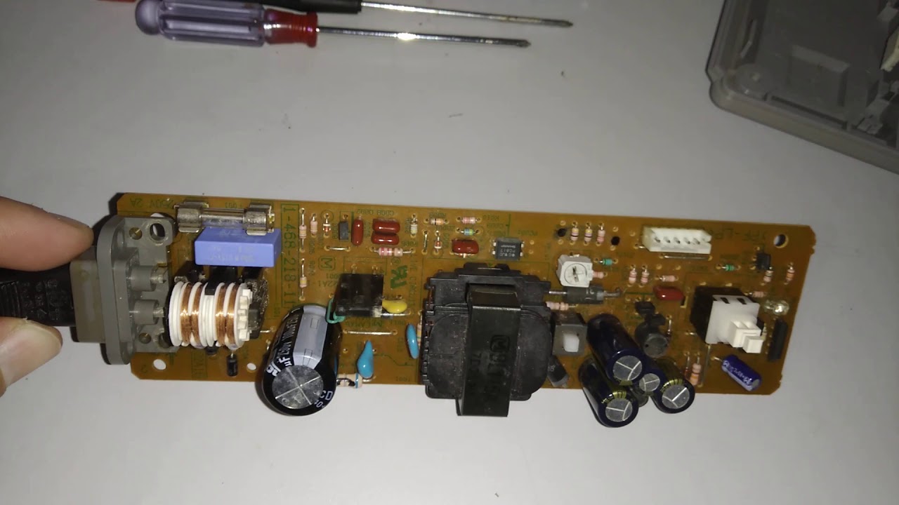 SUBSTITUIÇÃO CAPACITOR ELETROLÍTICO DA FONTE DO PLAYSTATION 1