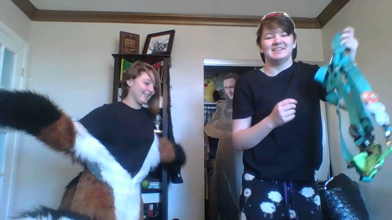Fursuiting up with Radar and Renji!