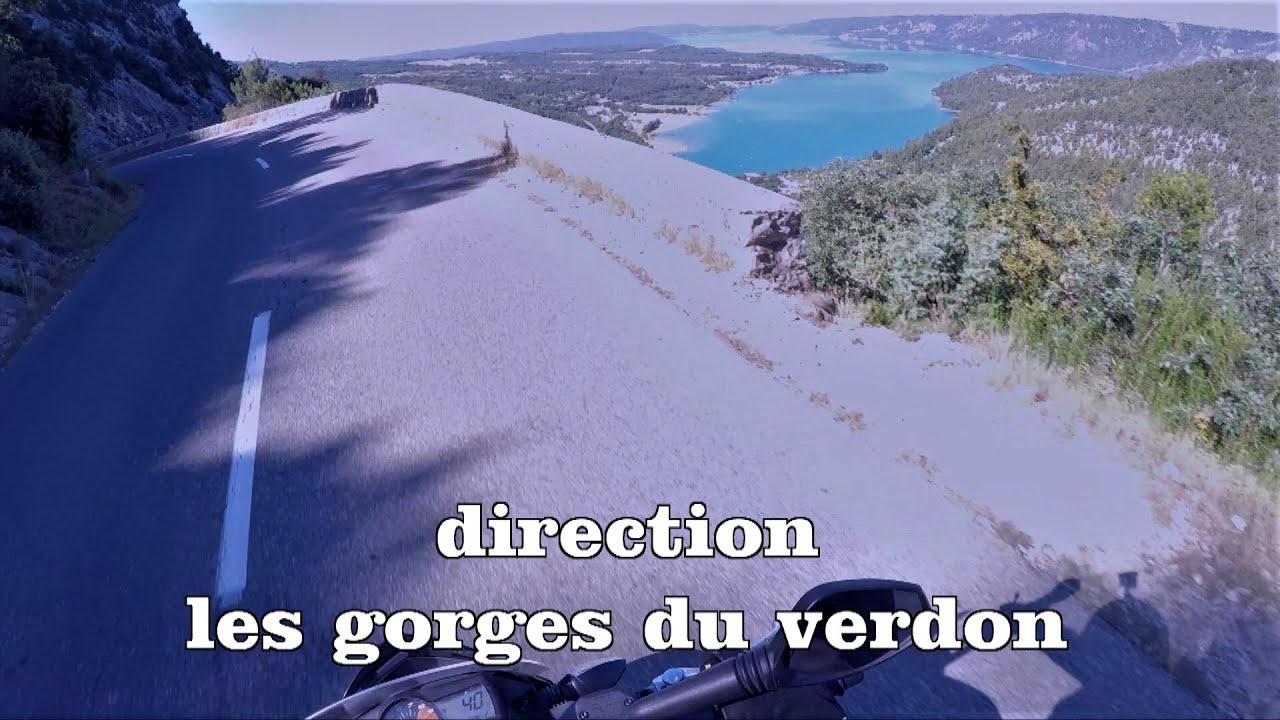 Van aménagé et moto aux gorges du Verdon, lac sainte croix et villages