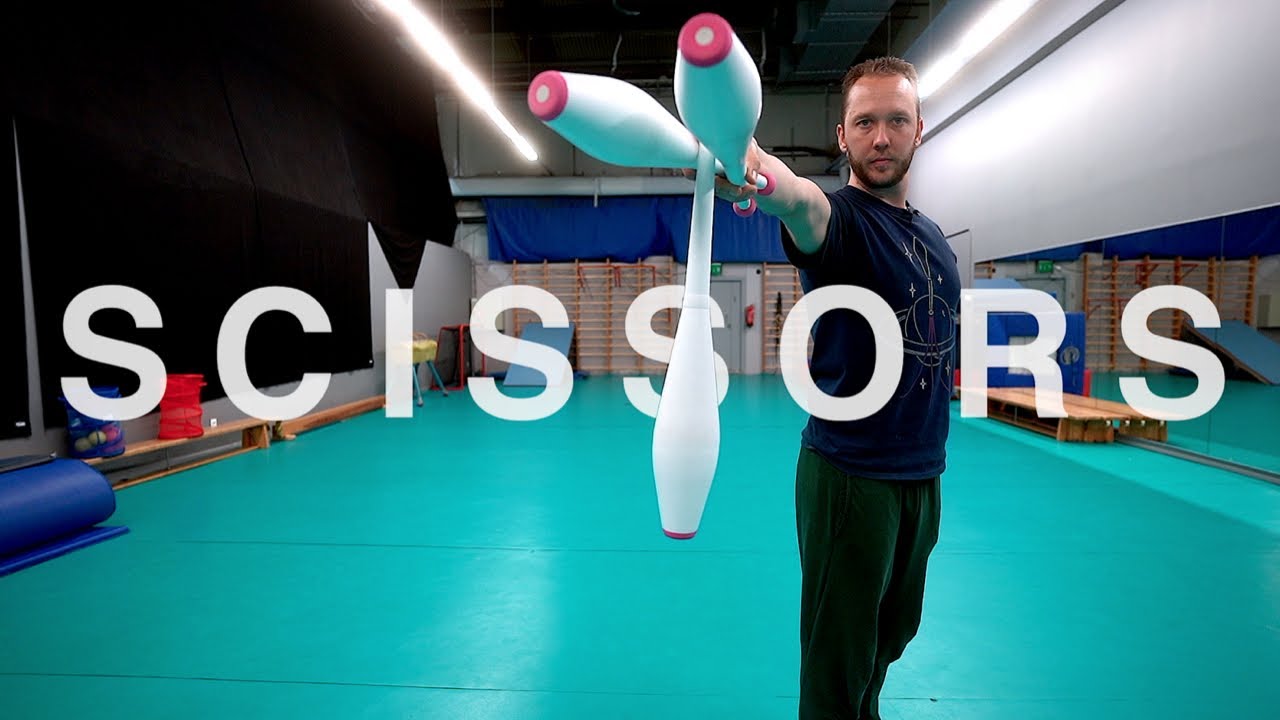 How to master The Scissors Catch | 3 club juggling tutorial