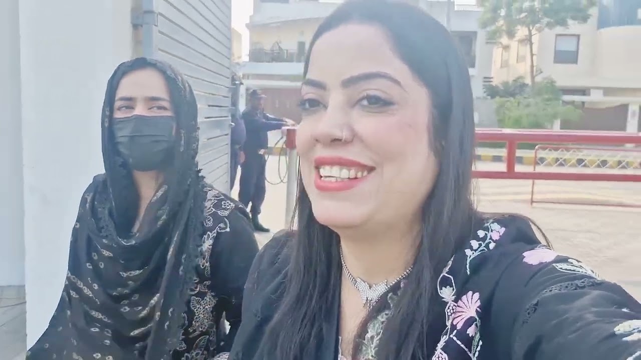 Dost k sath enjoy kia bechaari rony lag gae !! Anam Ali vlog
