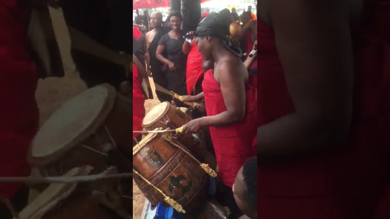 THE WOMAN DRUMMER SHOWS HER SKILLS