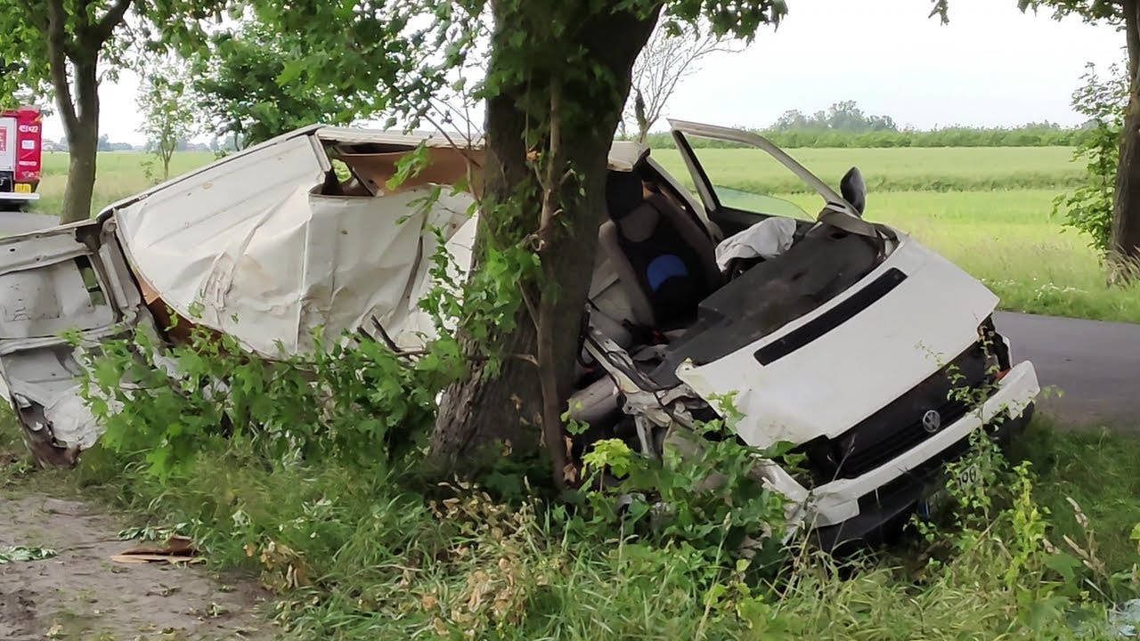 Wypadek drogowy w Sierżnikach 16.06.22 - Alarmowo 3 zastępy z JRG i OSP i 2 karetki, lądowanie LPR