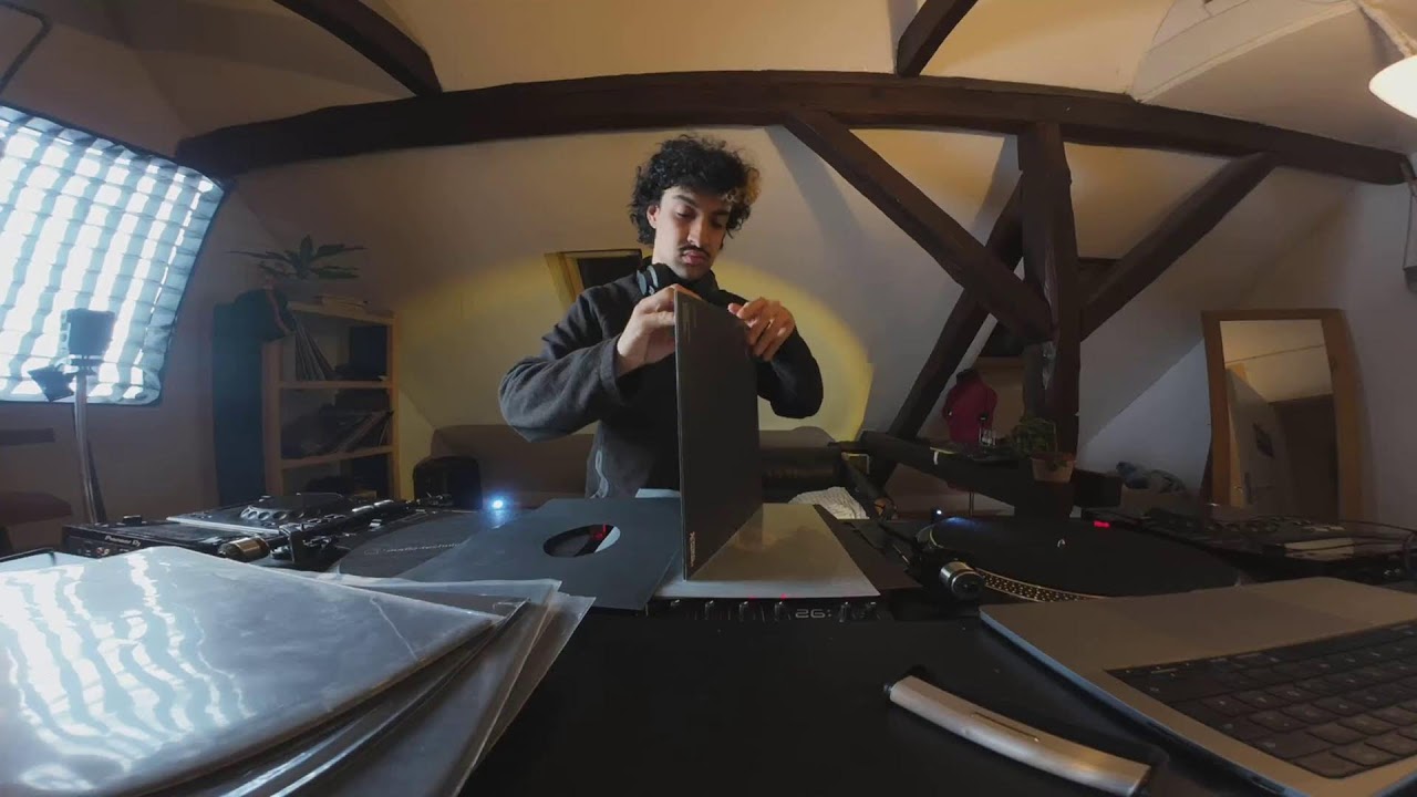 Vinyl groove and techno practice in my bedroom