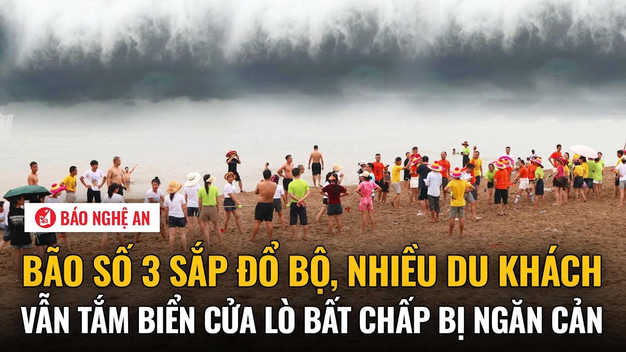 Bão số 3 sắp đổ bộ, nhiều du khách vẫn tắm biển Cửa Lò bất chấp bị ngăn cản