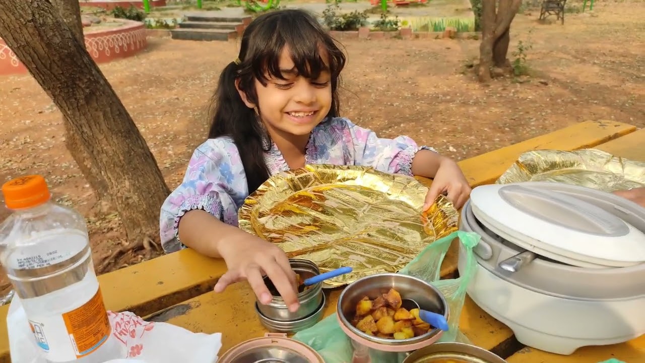 Have Lunch in the park # Lucky Aliya Vlogs#