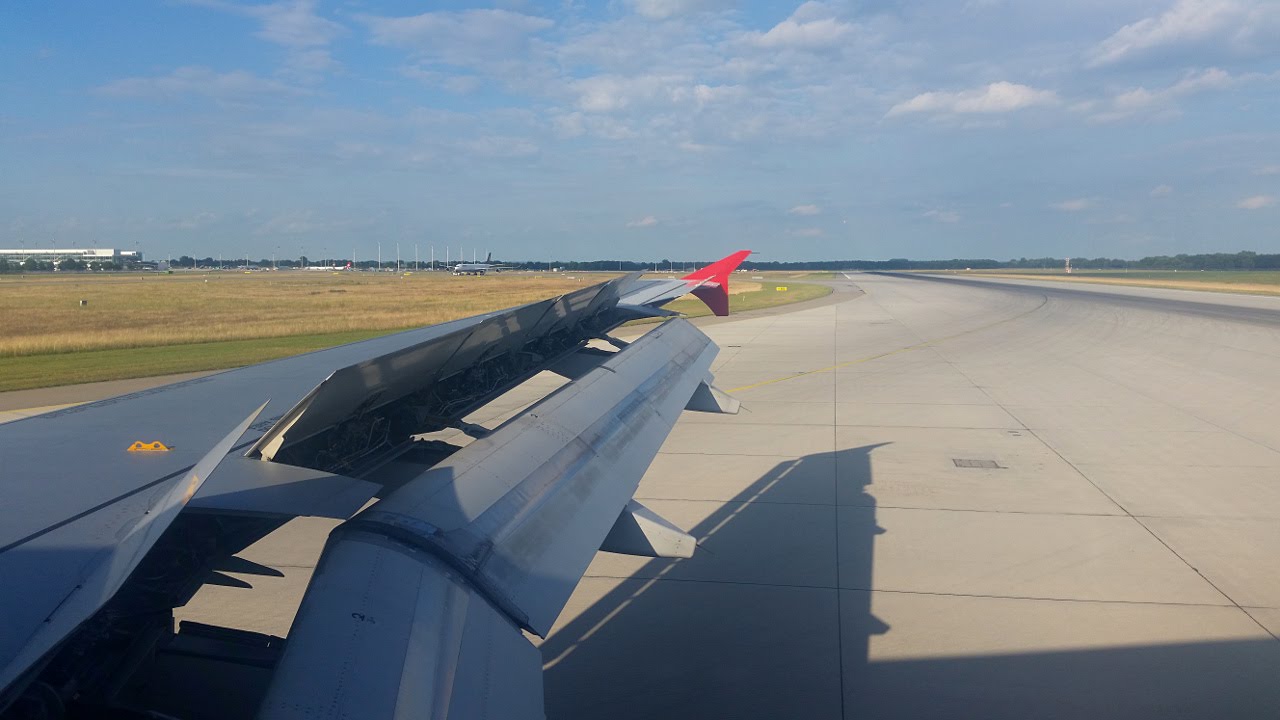 Austrian Airlines Airbus A320 - Landing at Munich Airport
