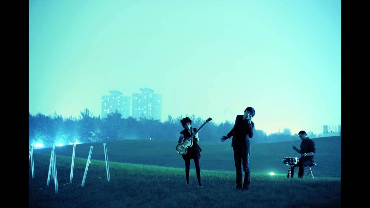 Re-TROS | Momentarily Out Of Mind | Watch out! Climate has changed, fat mum rises... (2009)