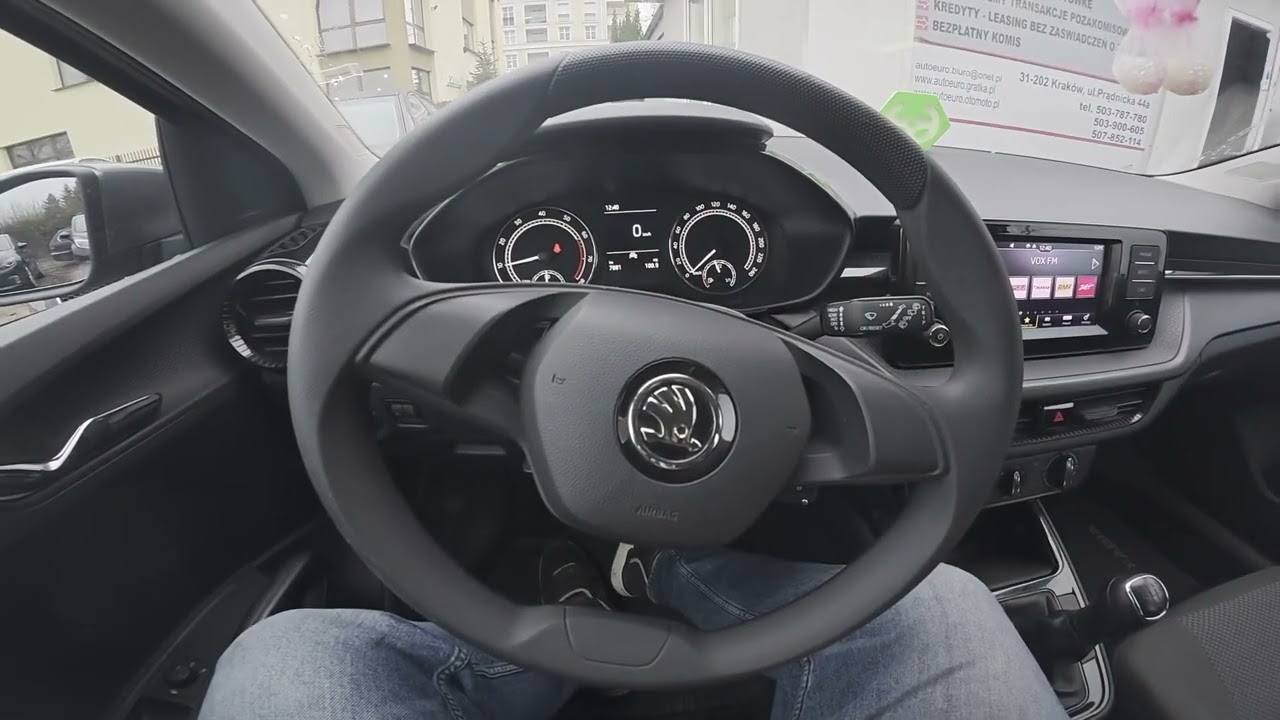 SKODA Fabia IV (2021 - agora) – Como ativar e desativar o limpador traseiro