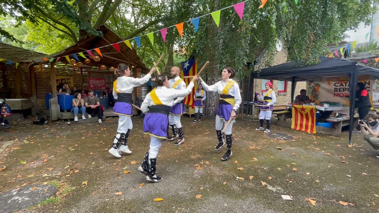 Ball de Bastons, Polca d'Ours, Colla Bastonera de Londres 1 d'Octubre, Diada de Catalunya