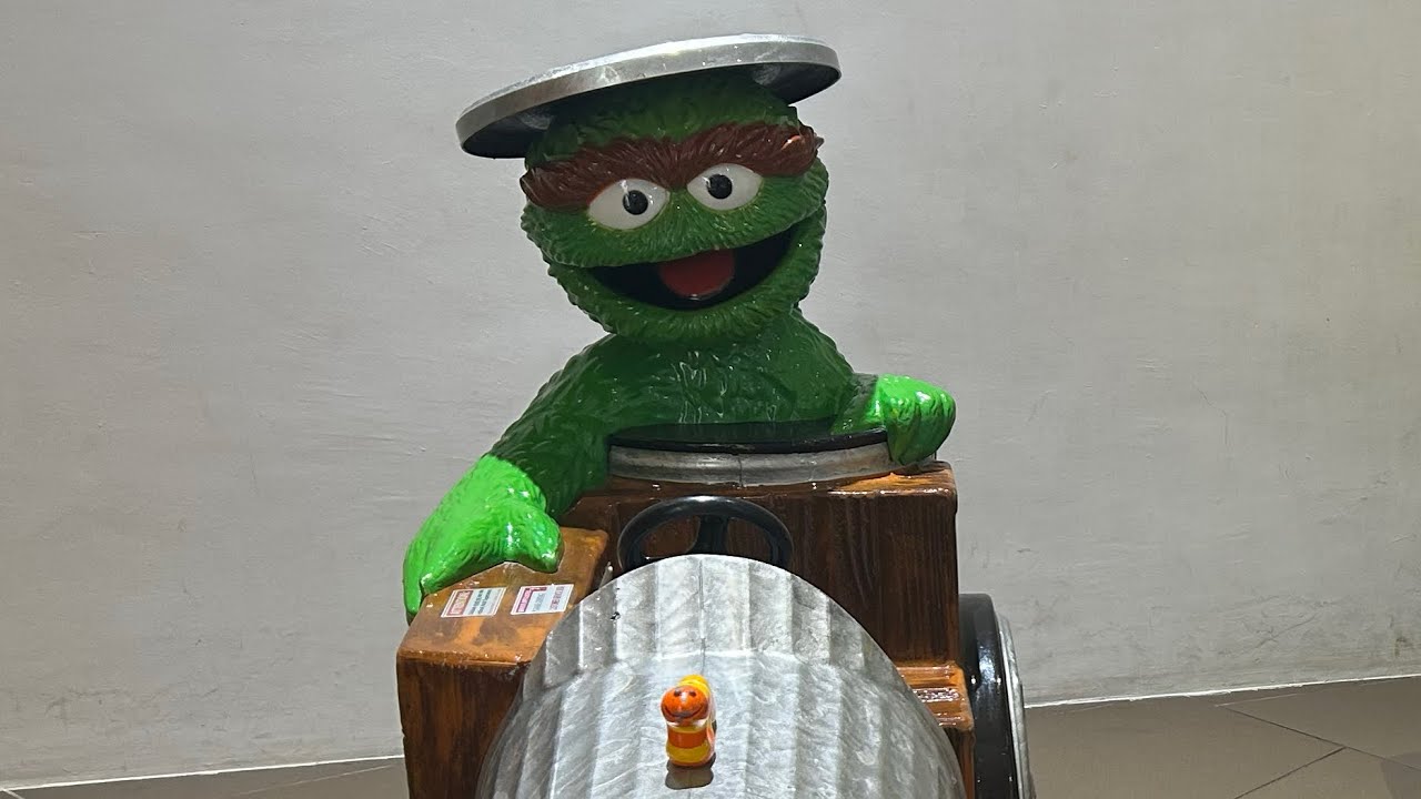 Sesame Street Oscar The Grouch Coin Operated Ride