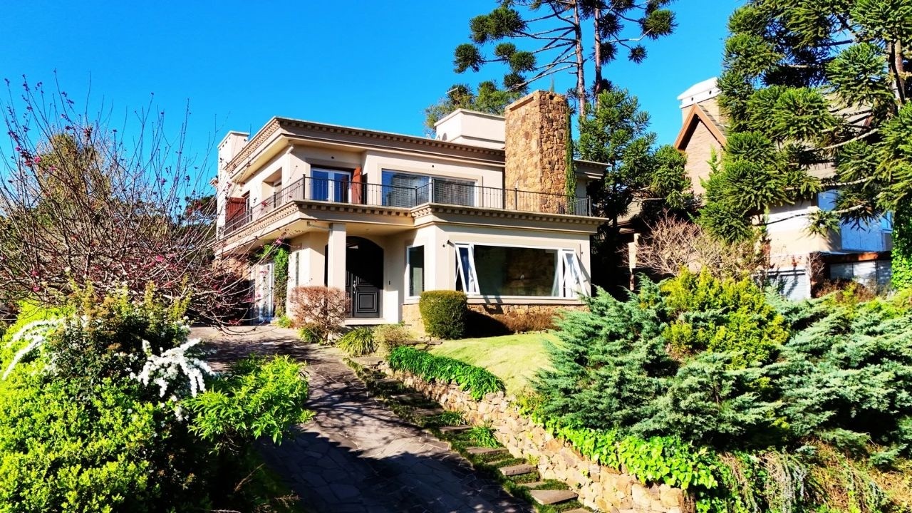 LINDA CASA COM ARQUITETURA PORTUGUESA NO ASPEN MOUNTAIN GRAMADO