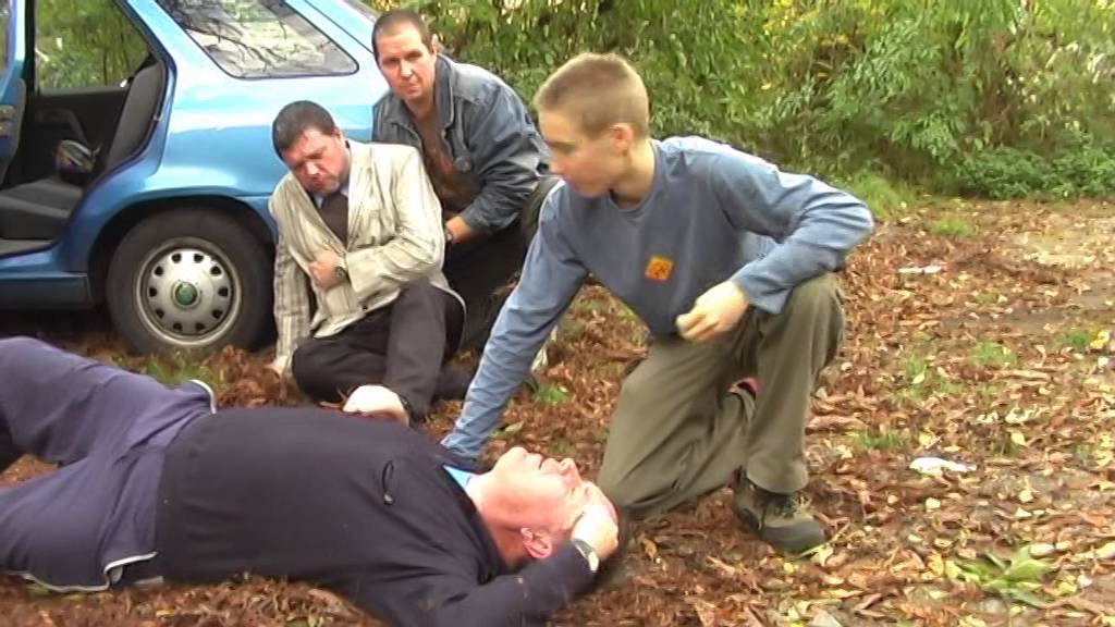 První pomoc při autonehodě | s komentářem (2008)