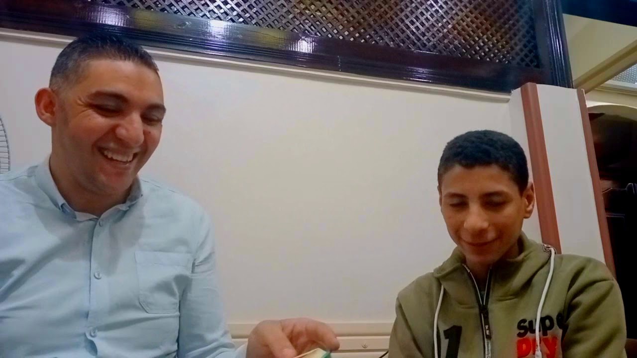 طفل معجزة يحفظ القرآن كاملا برقم الصفحة والكلمات