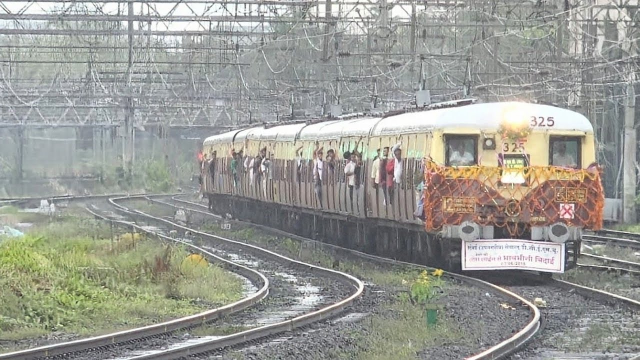 Mumbai's 85 year Old Love Mate Local Train (EMU) Captured on It's Very Last Journey At Dadar !!!!!!!