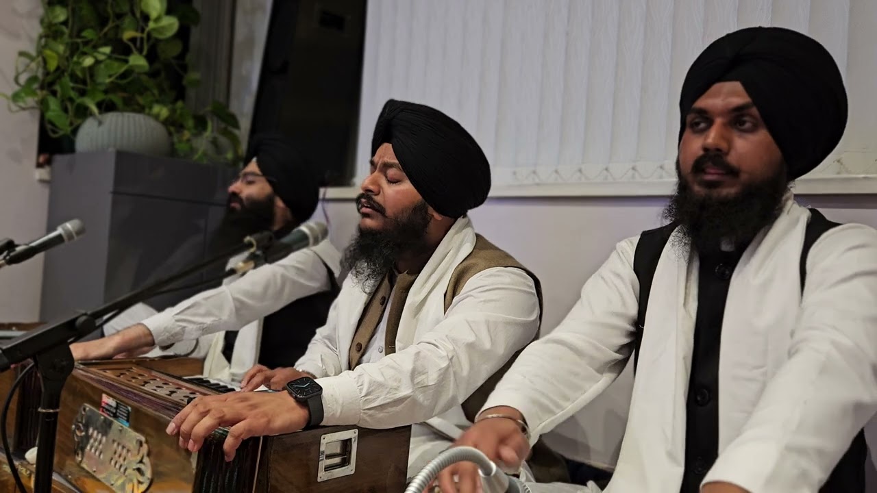 Waheguru simran Saas Saas Simro Gobind-BHAI KARANJEET SINGH KHALSA JI