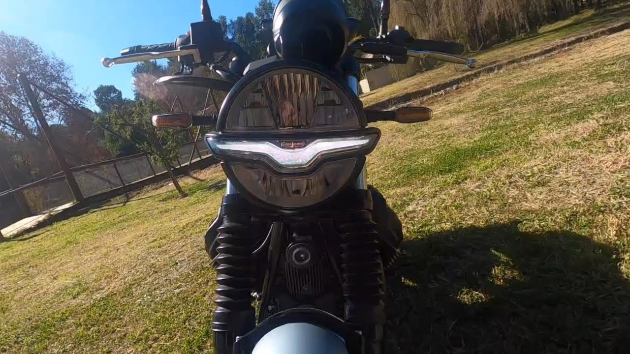Moto Guzzi V7 Stone E5 - ride and review