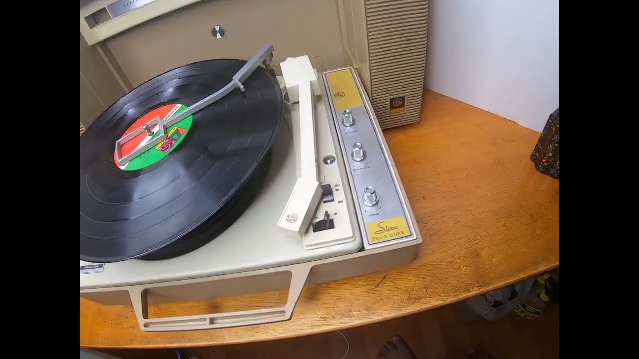 eBay Demo - Vintage General Electric GE Wildcat Portable Record Player Turntable