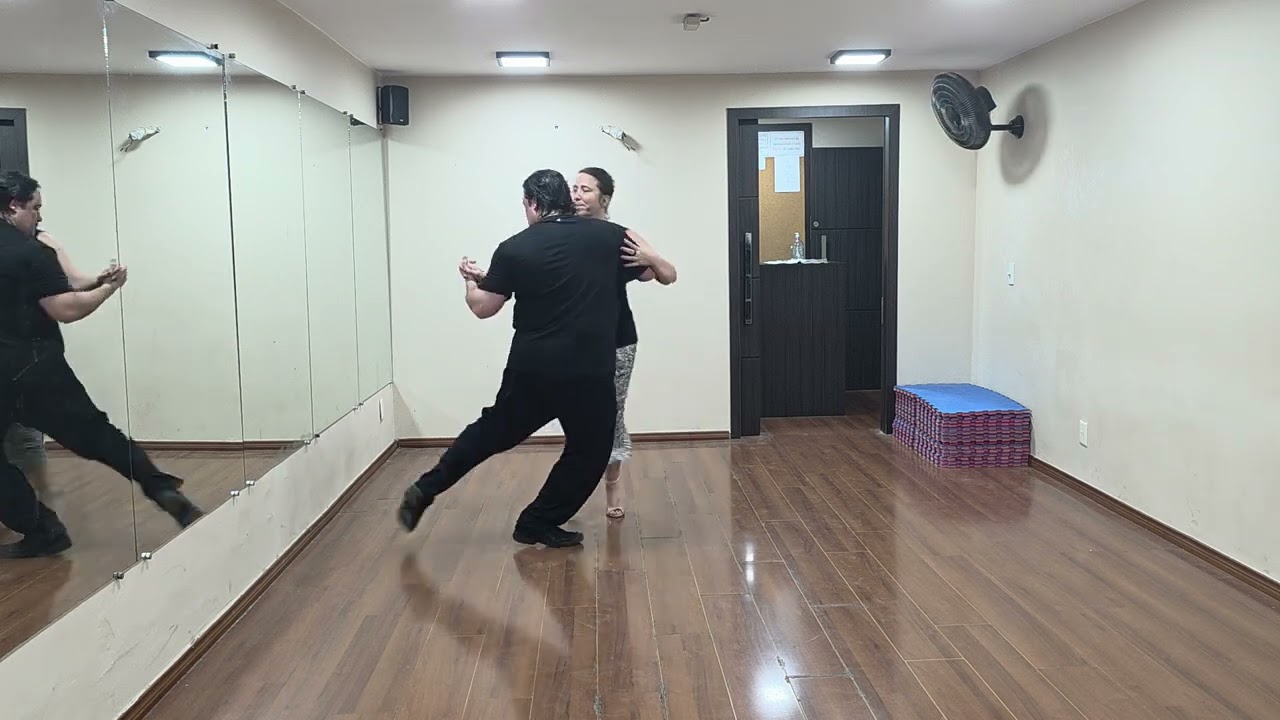 Quem dança é mais  feliz