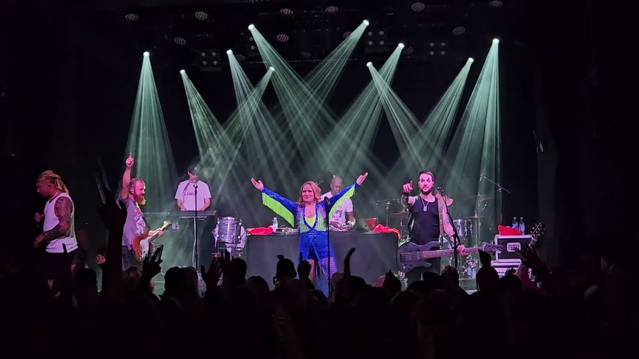 Kwan - Shine / Tainted Love @ Tavastia, Helsinki 25-10-24