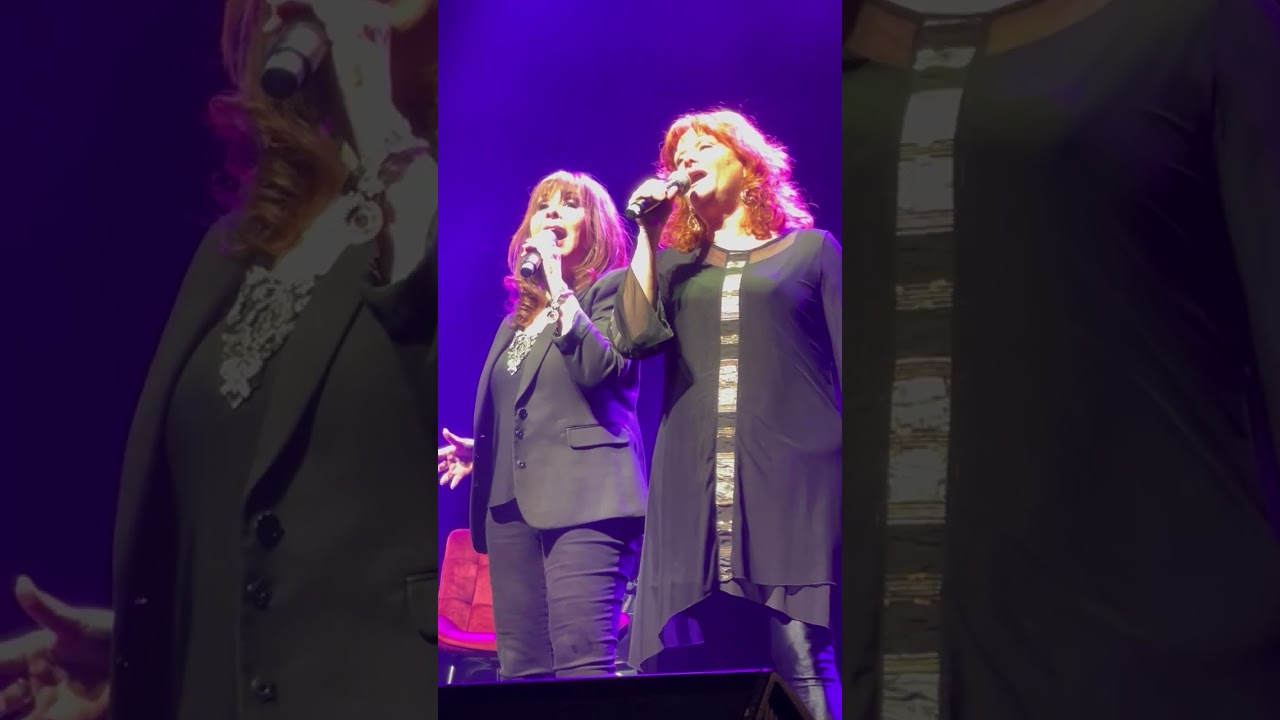 ירדנה ארזי ואודיה קורן ״הם לא יאמינו״, מתוך מופע הבכורה ״עושות שורשים״ 9.3.24