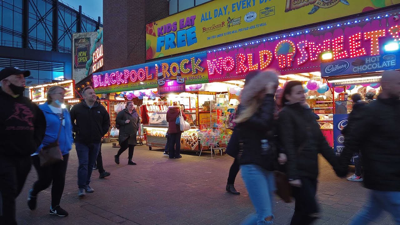 Crazy Busy Blackpool + Back Street Walk Thru