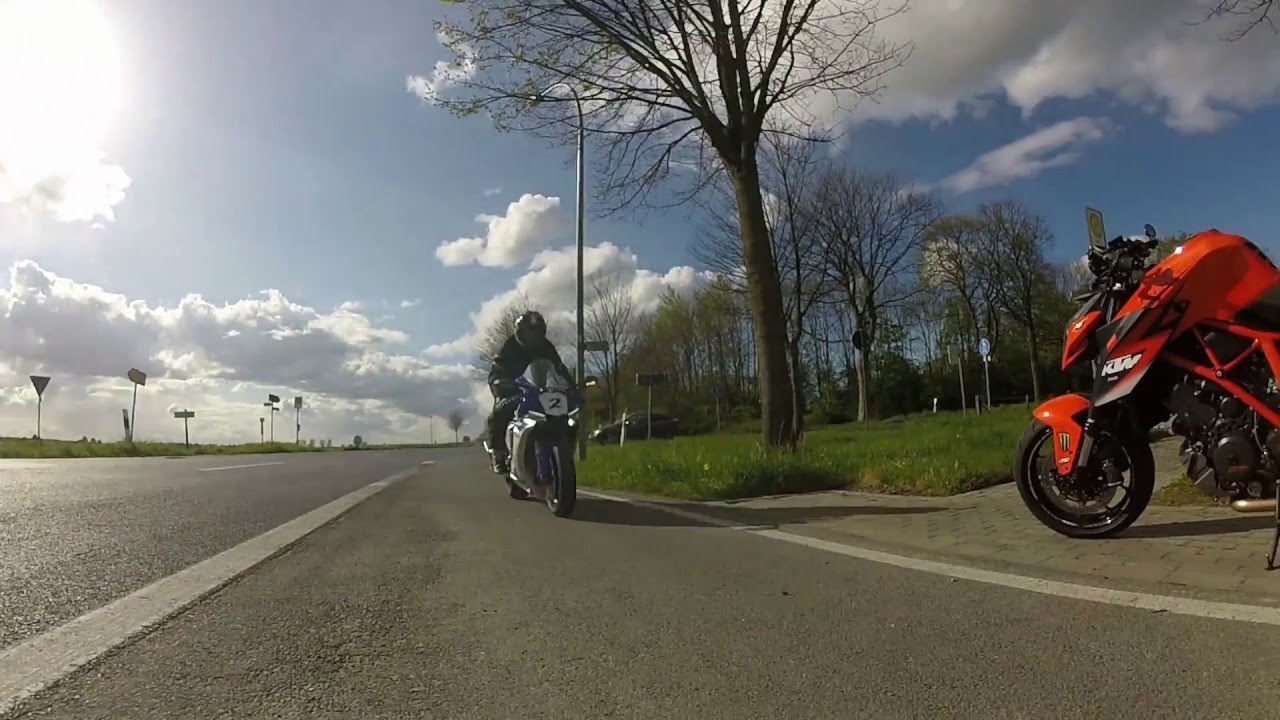 Yamaha R1 RN32 mit Akrapovic