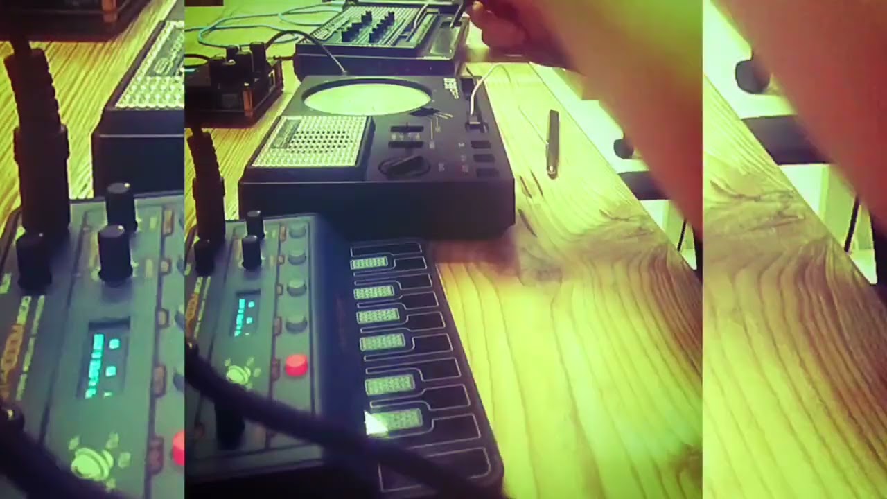 Stylophone GEN-X2 , Stylophone Beat , Behringer JT4000M and TX400 mixer