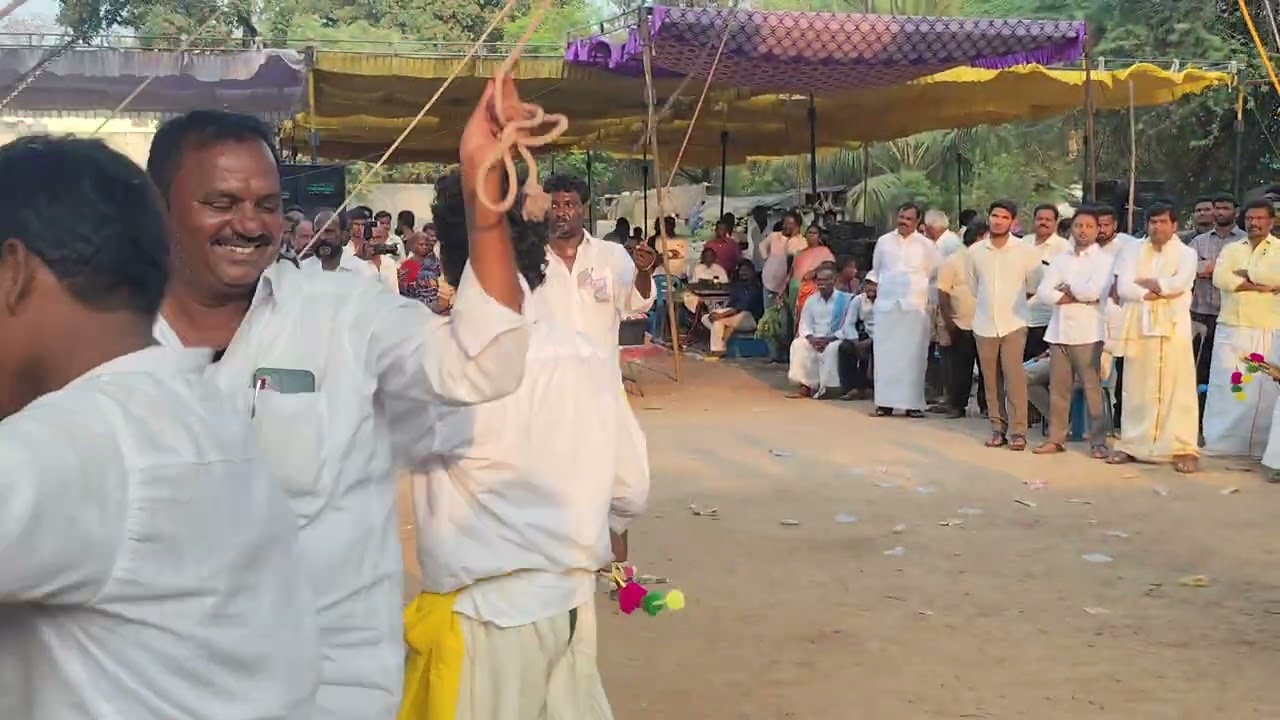 చూడముచ్చటైన జడకోపు ప్రదర్శన. రంగు రంగుల తాళ్లతో అల్లుకున్న ఈ అల్లిక చూడాల్సిందే! #ssevents 