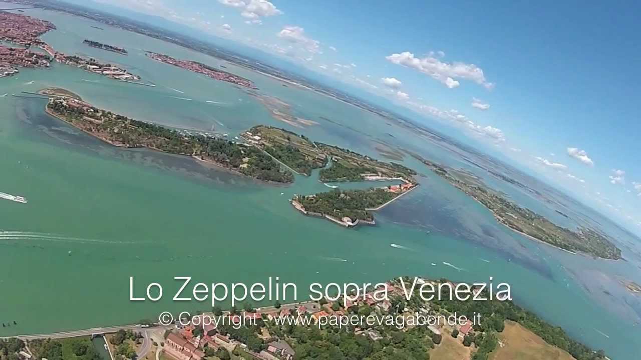 Dirigibile Zeppelin in volo sopra Venezia